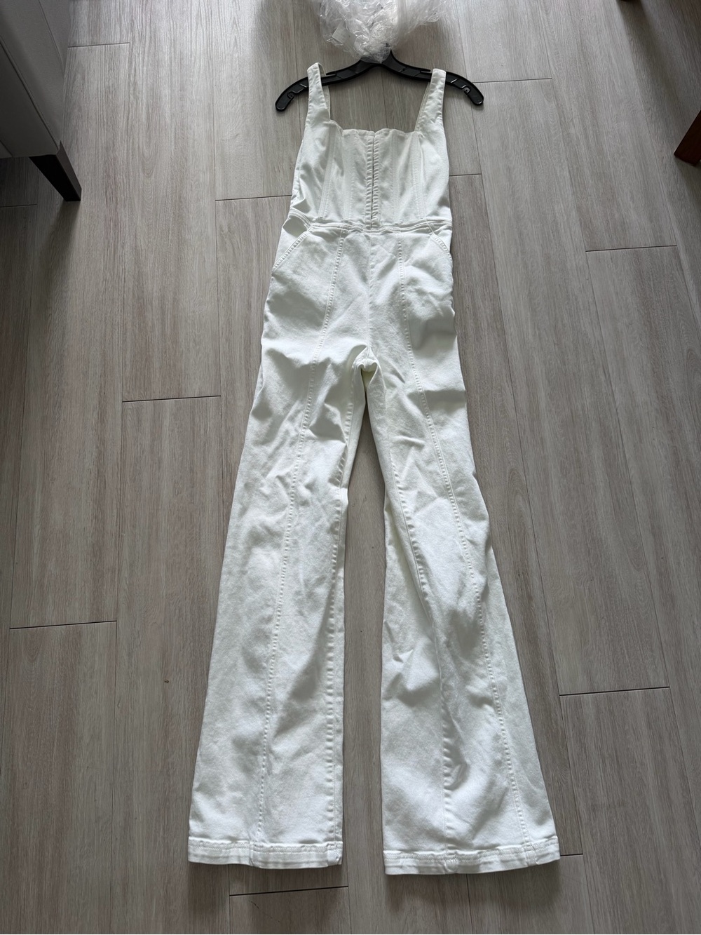Alice + Olivia White Flared Jumpsuit 26